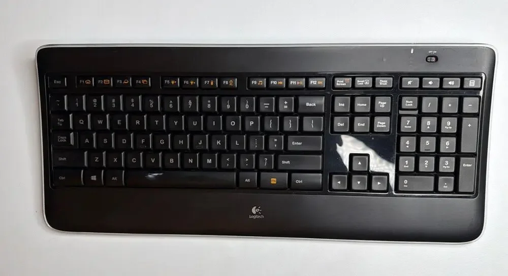 Logitech K800 (Y-R0065) Illuminated Wireless Keyboard No USB/RECEIVER